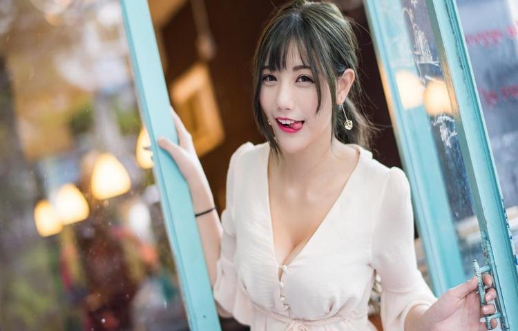高压监狱中的灭火宝贝