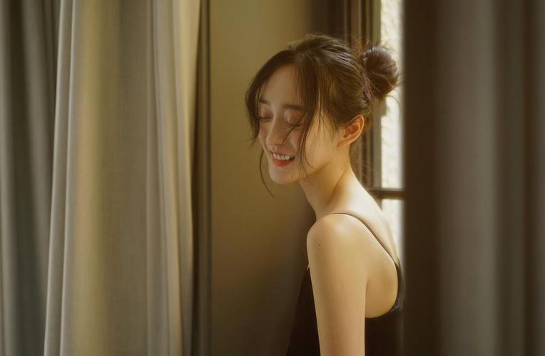 社交媒体助推粉粉嫩嫩的18虎白女